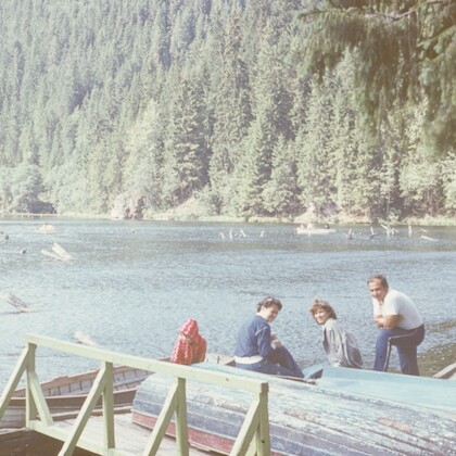 Pe malul Lacului Roșu