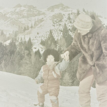 Mamă și fiică în zăpadă