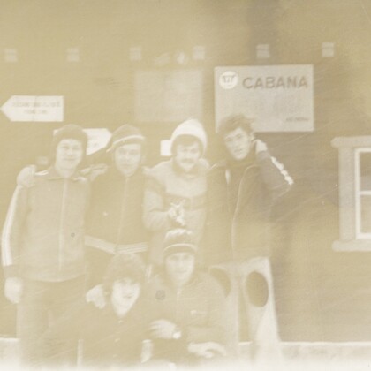 Grup de bărbați la Cabana Piatra Arsă