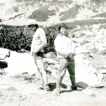 Grup de oameni la munte