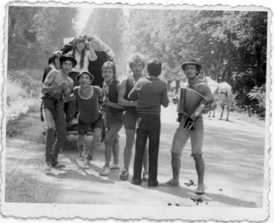 Grup pe drum de munte