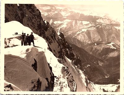 Drumeți în zăpadă