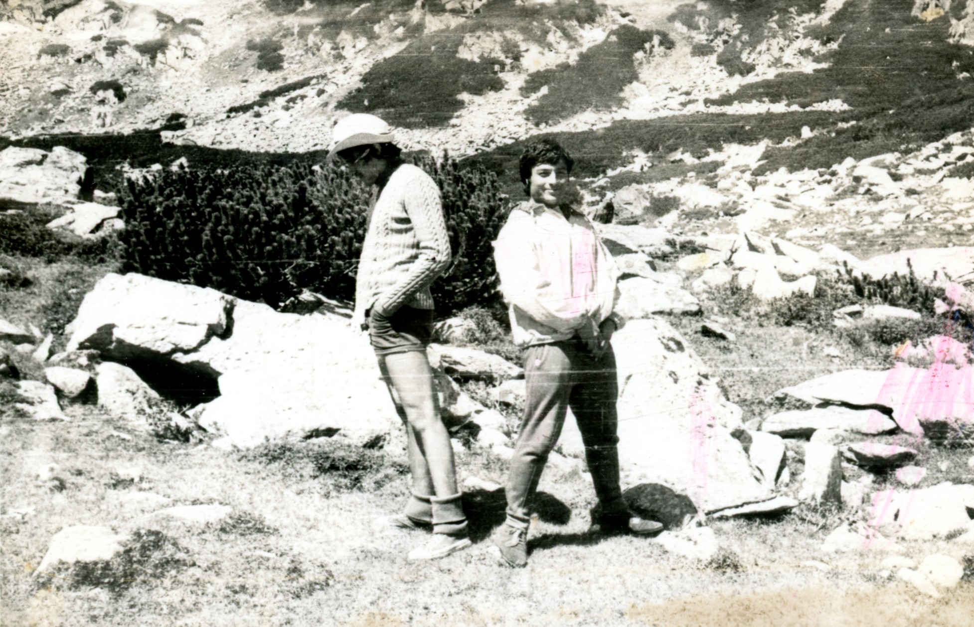 Grup de oameni la munte